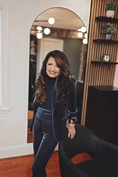 Hairstylist, Leslie Rogers, at Lusso Hair Studio & Spa located in Winston-Salem, NC